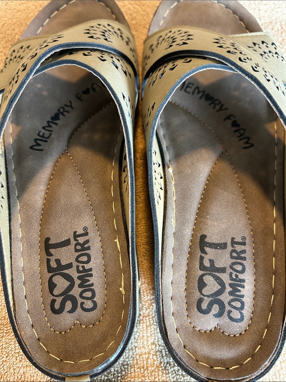NWOT Soft Comfort Women's Olive Green Crisscross Slide Sandals - Picture 3 of 6
